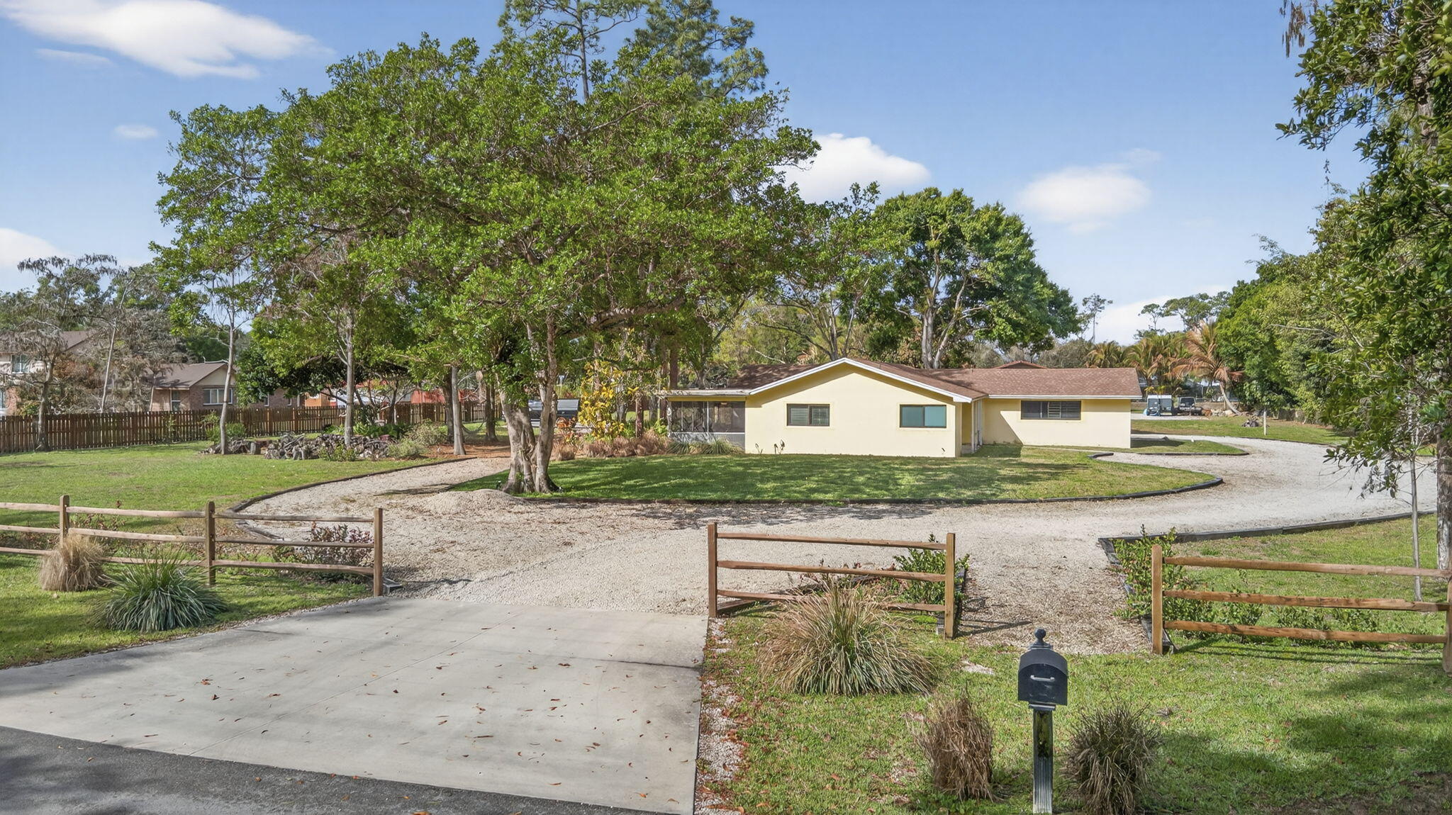 PALM BEACH LITTLE RANCHES - Residential