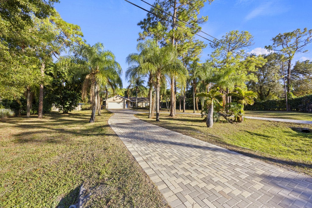 Photo of 4658 127th Trail N, West Palm Beach, FL 33411 (MLS # R11156034)