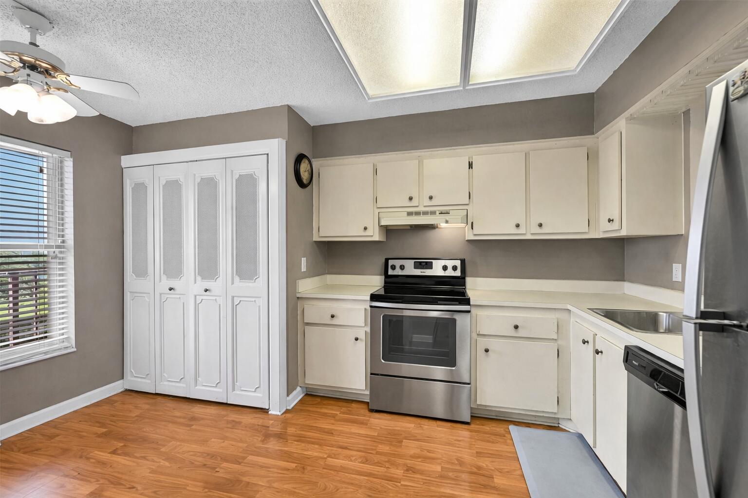 WATERS EDGE TOWERS CONDO - Residential