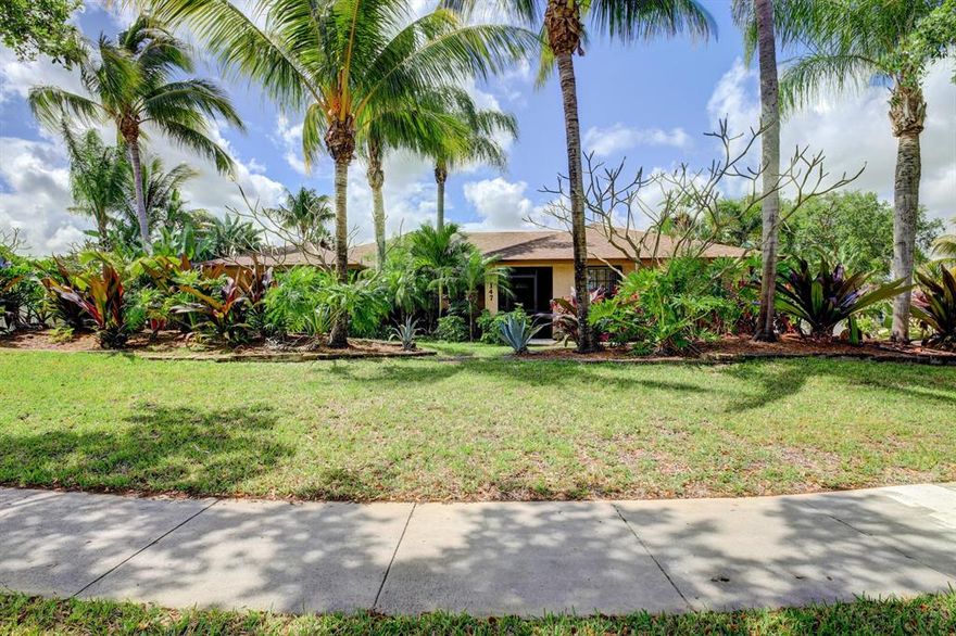 A huge foyer says ''Come In'' ...  extremely well built custom home in the ever desired LA MANCHA community is lavishly landscaped with no HOA. This beautiful 4 bedroom 2 bath 2 car garage home is looking for a new owner.  Industrial 12x12 Terracotta colored tiles in kitchen, family room and bedrooms.  Laminate in dining room and formal living room.  Master bathroom has bath tub with jets and separate shower.  All rooms are larger than most.  Pool measures 3 ft at low end and 6 ft at deep end.  Home can use some updating but is solid.  Centrally located to shopping, dining, medical services, places of worship, equestrian events and the like.
All measurements are approximate but not guaranteed. Freezer in garage does not convey.