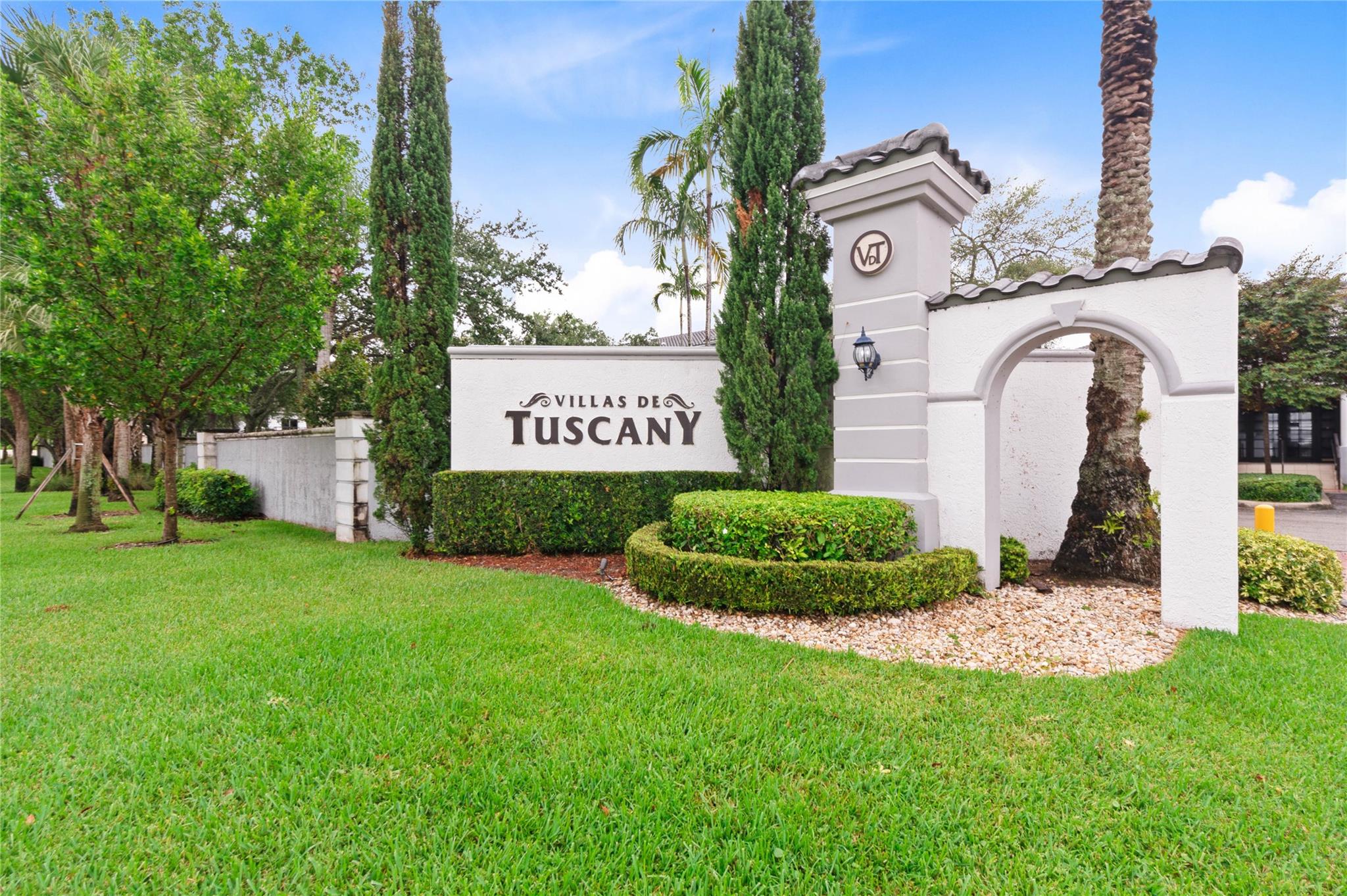 Upgraded 3-Bed, 3-Bath Corner Townhome in Villas de Tuscany!
Move-in-ready and rarely available 3/3 corner unit. Features include a remodeled kitchen with granite countertops, tile flooring downstairs, laminate wood upstairs, vaulted ceilings, and two ensuite bedrooms. The main-level bedroom with full bath is perfect for guests or a home office. This home offers lots of storage with built-ins under the stairs and in closets, plus a full-size washer/dryer and one assigned parking space.
Community includes on-site management, resort-style pool, clubhouse, and gym. Prime location near major highways, top-rated Davie/Weston schools, dining, shopping, and more. Includes Water, Sewer and Trash
Available for immediate occupancy. Schedule your private showing today!