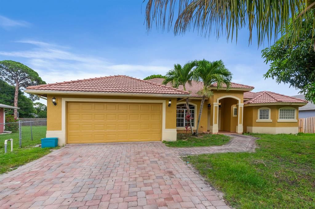 Photo of 1125 SW Coleman Avenue Ave, Port St Lucie, FL 34953 (MLS # R10728159)