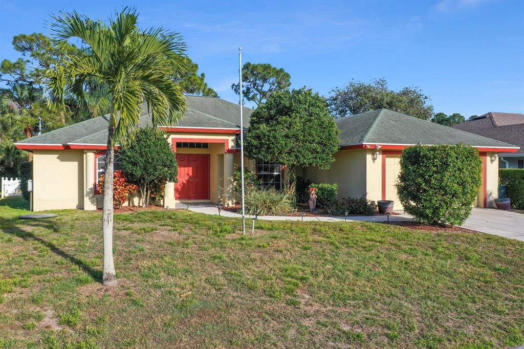 Photo of 415 NW Ravenswood Lane, Port Saint Lucie, FL 34983 (MLS # R10781847)