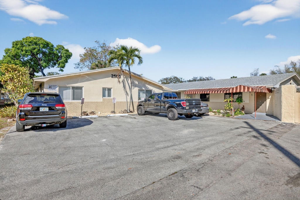 Photo of 2500 SW 18th Terrace #2, Fort Lauderdale, FL 33315 (MLS # F10555310)