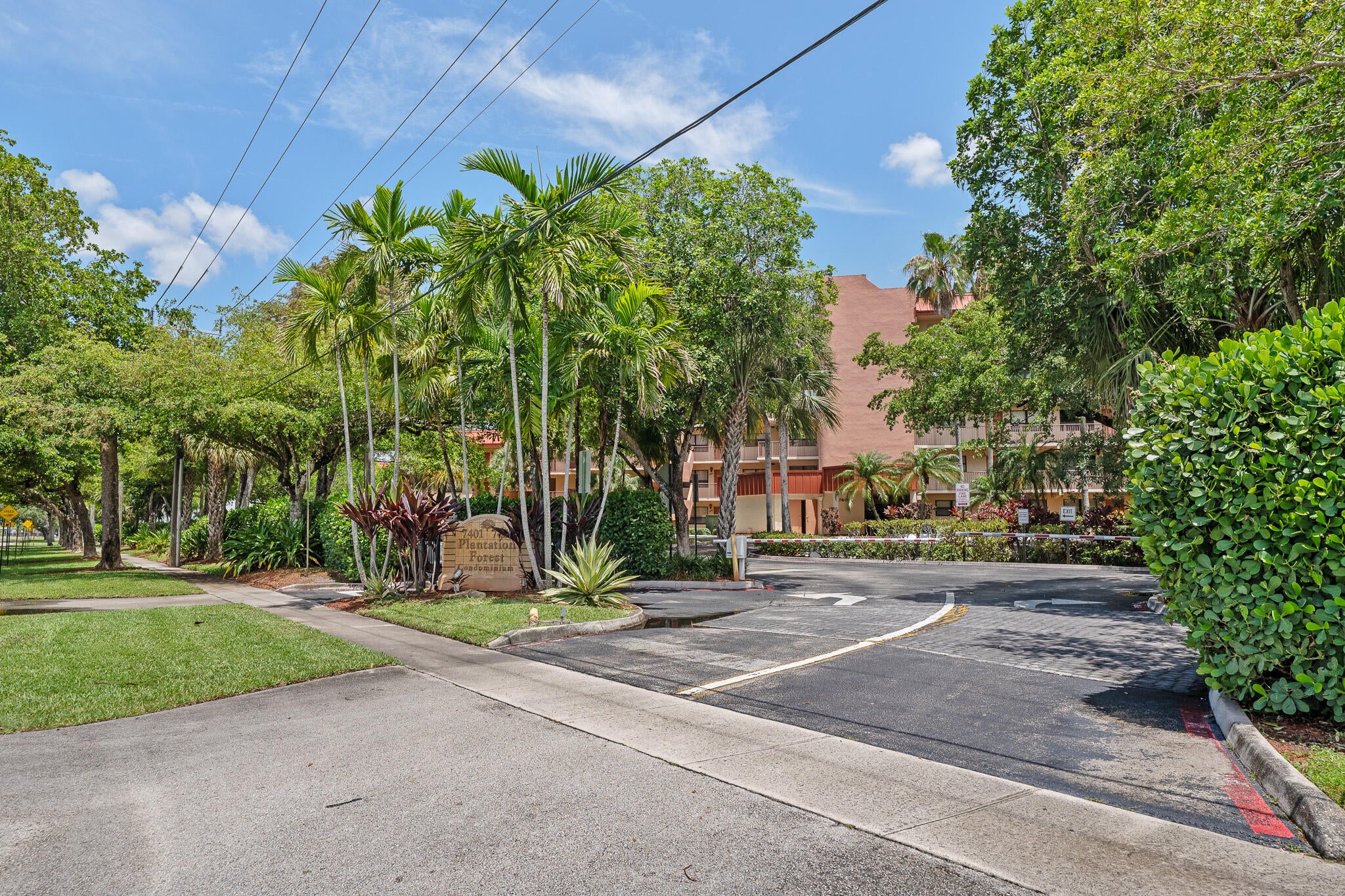 7401 NW 16th Street 102, Plantation FL 33313