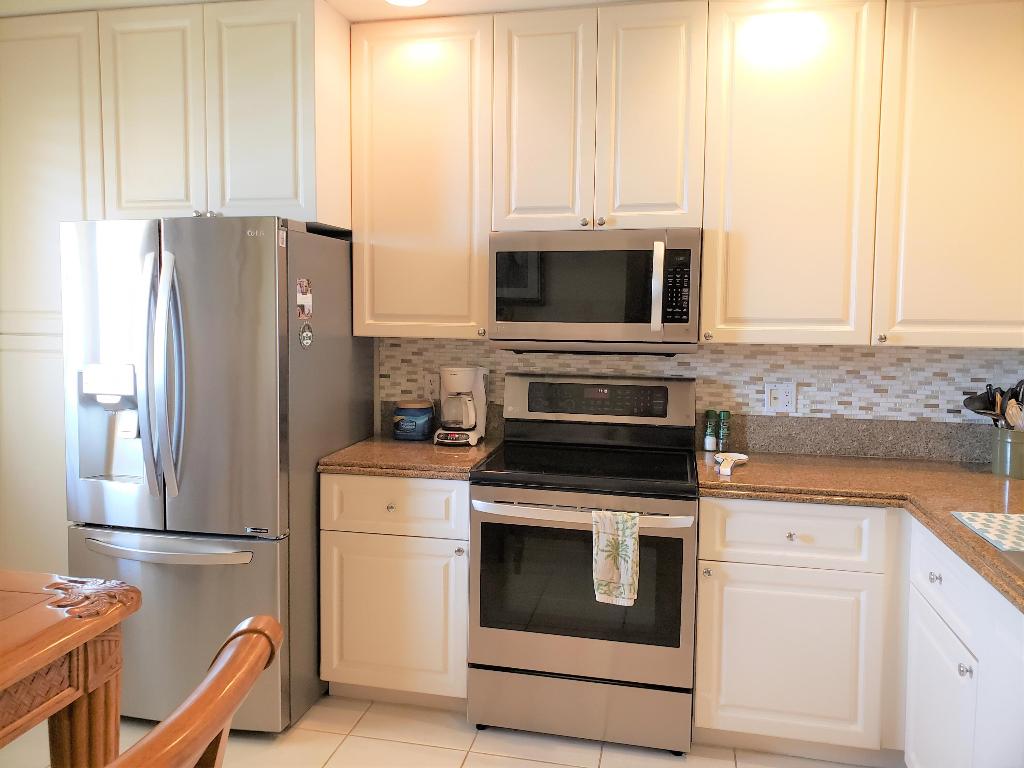 HARBOUR ISLE AT HUTCHINSON ISLAND WEST, A CONDOMIN - Residential Lease