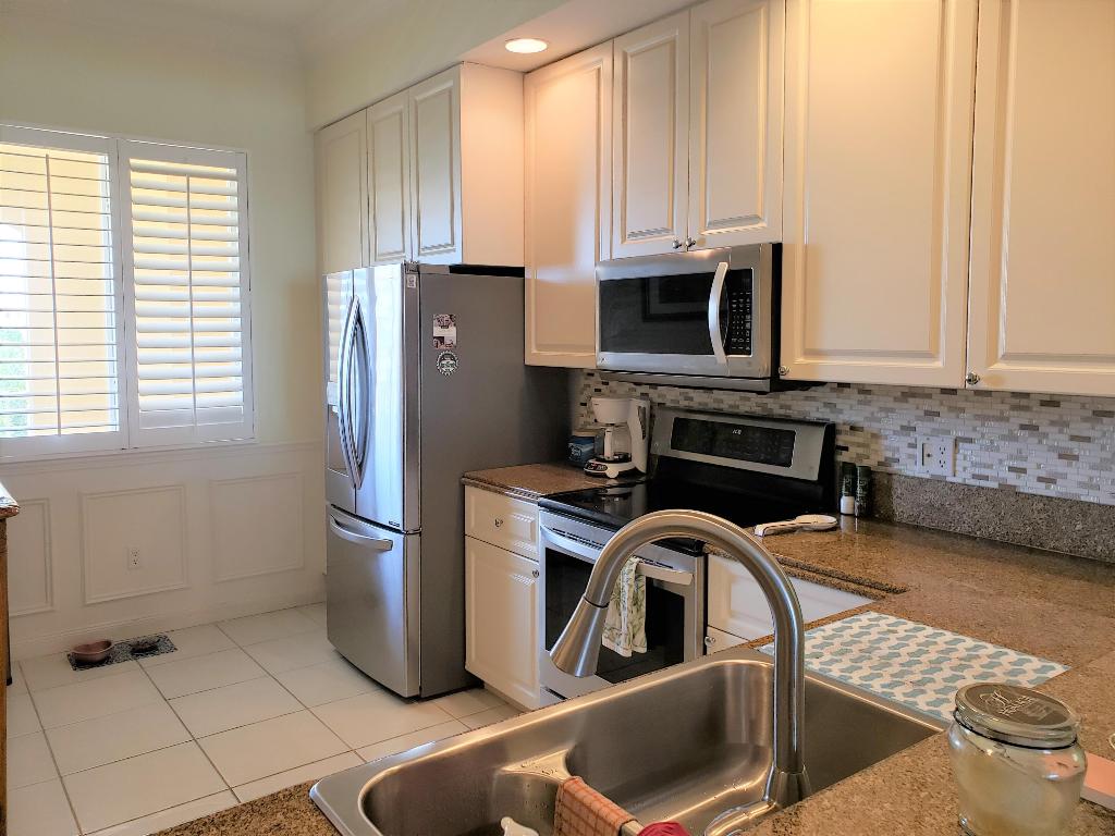 HARBOUR ISLE AT HUTCHINSON ISLAND WEST, A CONDOMIN - Residential Lease