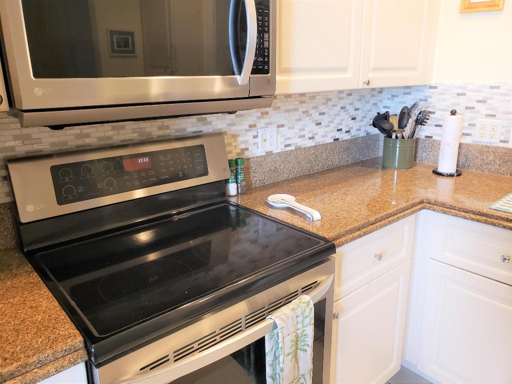 HARBOUR ISLE AT HUTCHINSON ISLAND WEST, A CONDOMIN - Residential Lease