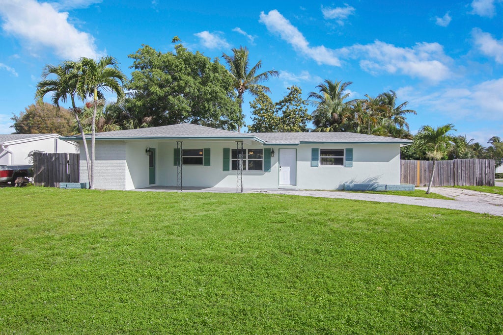 Photo of 2289 S Wallen Drive, Palm Beach Gardens, FL 33410 (MLS # R10782793)
