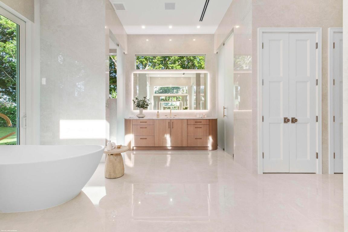 OAK TREE EST - Residential