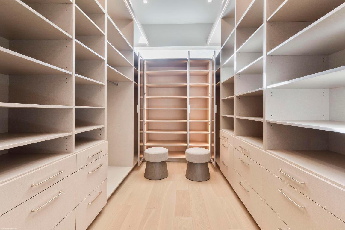 OAK TREE EST - Residential