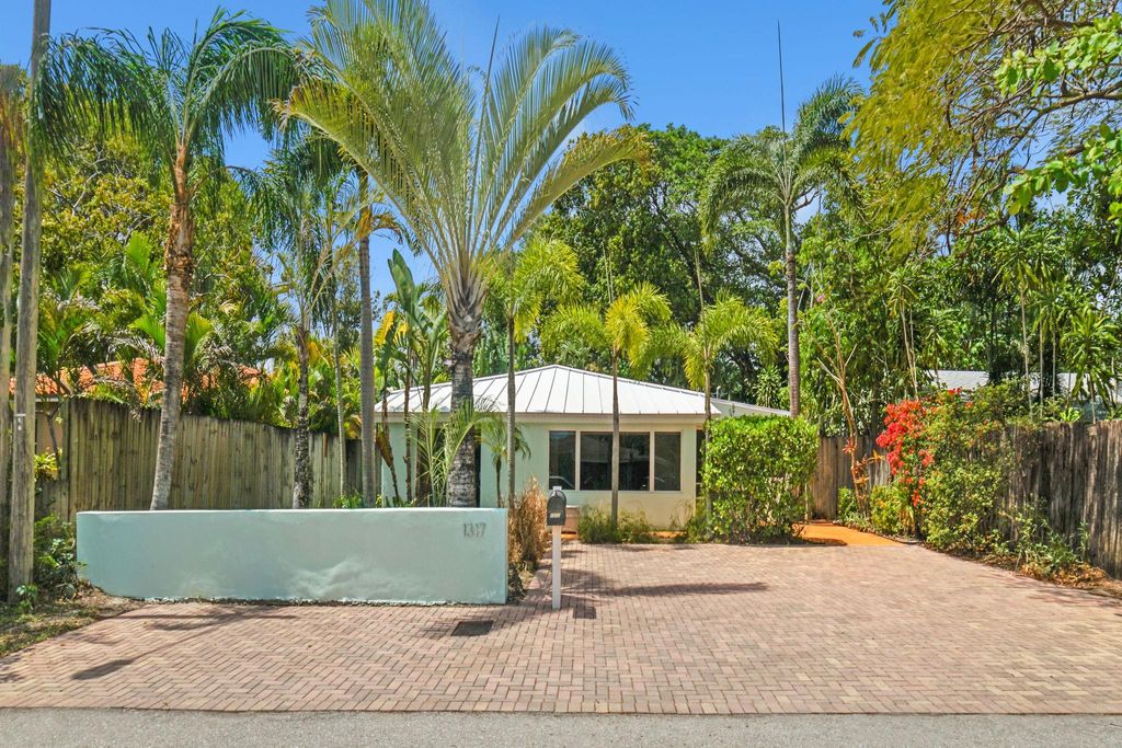 Photo of 1317 NE 1st Avenue, Fort Lauderdale, FL 33304 (MLS # F10496738)