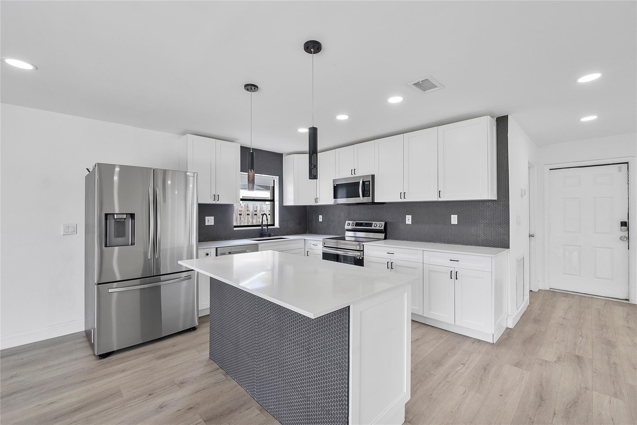 ROYAL PALM POINTE - Residential Lease
