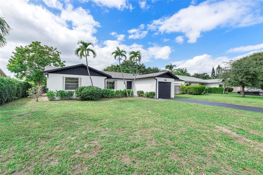 Welcome to this bright 3BR/2BA home in the heart of Coral Springs! Enjoy an open floor plan with a spacious living area, updated kitchen, and plenty of natural light. The primary suite includes a private bath, with two additional bedrooms perfect for family, guests, or a home office. Features include central A/C, attached garage, fenced yard, and fresh paint throughout. Located on a quiet street near top schools, parks, shopping, and dining. Move-in ready and full of comfort and charm!
Owner offering move-in special! First month and security to move in ASAP!