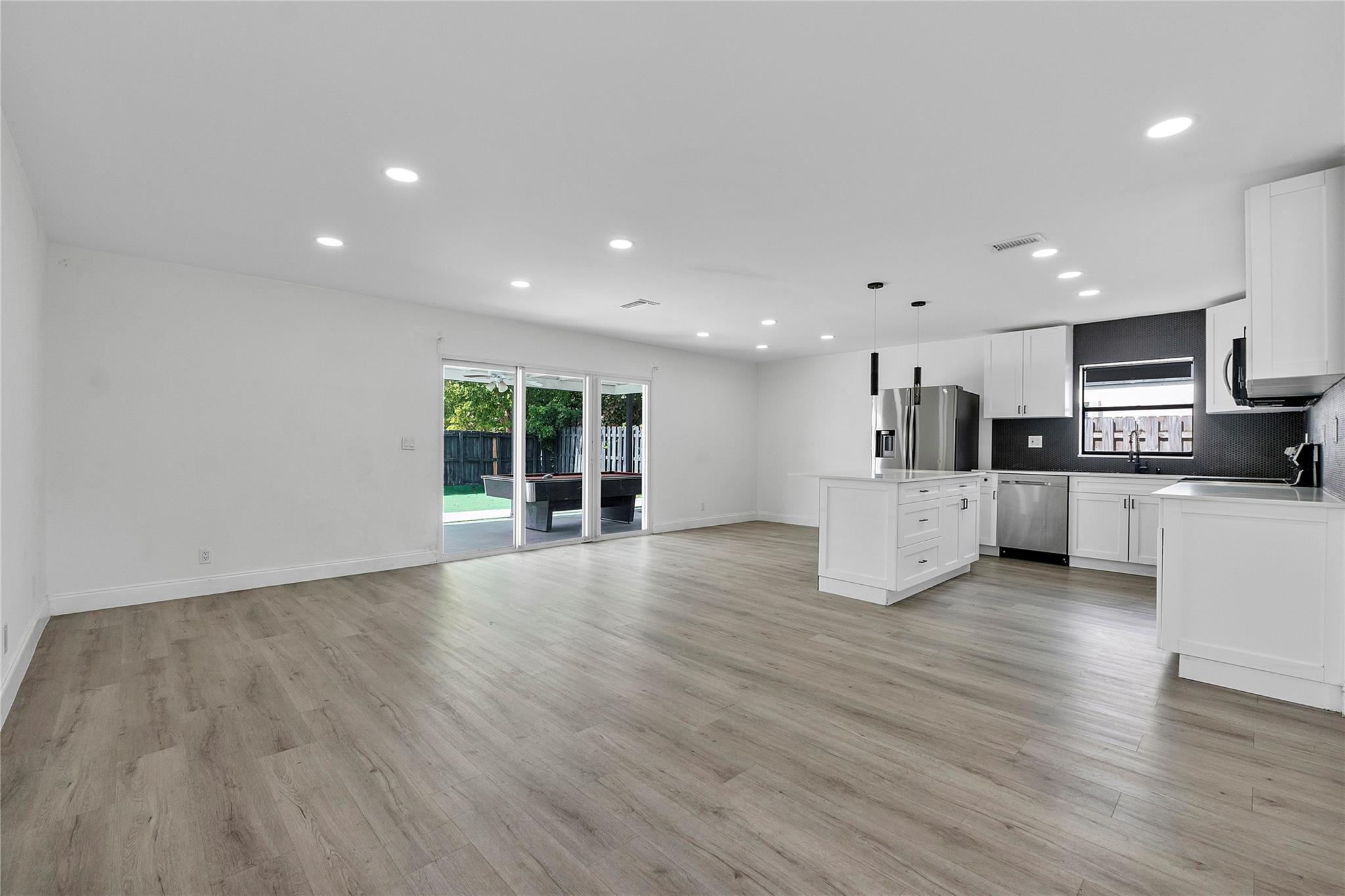 ROYAL PALM POINTE - Residential Lease