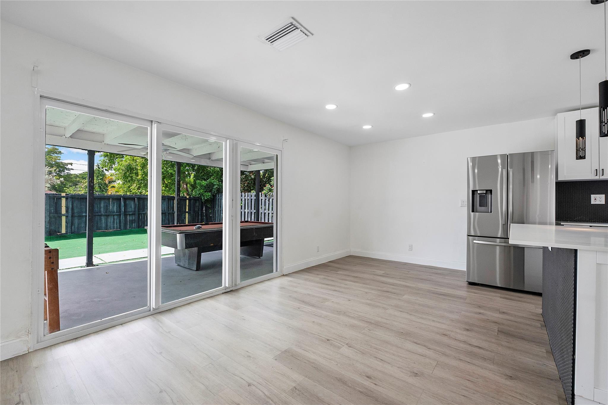 ROYAL PALM POINTE - Residential Lease