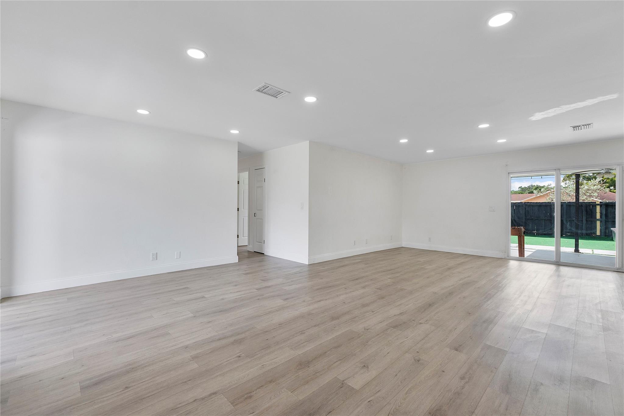 ROYAL PALM POINTE - Residential Lease