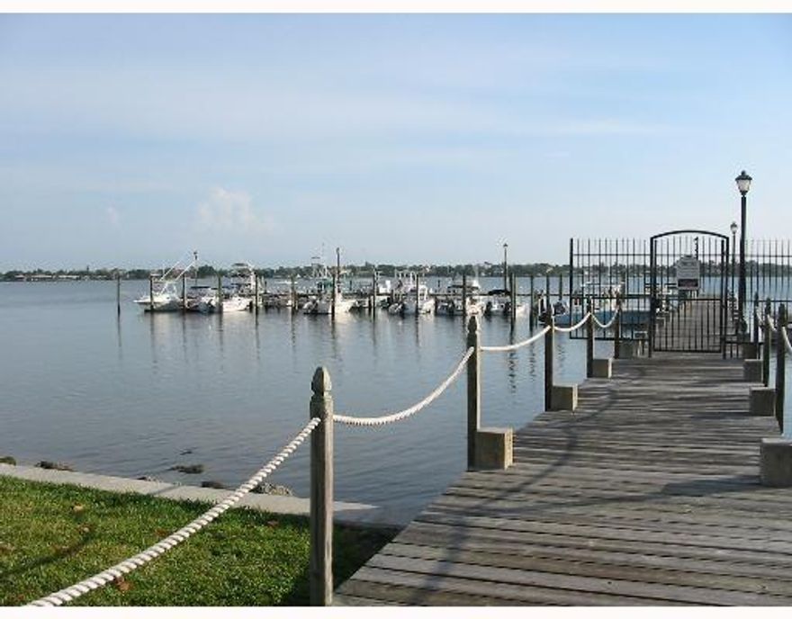 ORIGINAL TOWNHOME IN BOATING COMMUNITY ON LOXAHATCHEE RIVER. SE EXPOSURE, PRIVATE PATIO, SPACIOUS LIVING ROOM-DINING AREA & KITCHEN ALL ON FIRST FLOOR. AMENITIES TO ENJOY INCLUDE RIVERFRONT DOCKS, BEAUTIFUL POOL, TENNIS, AND BOAT STORAGE FACILITY. NEEDS TLC. MANSARD REPLACED 2009