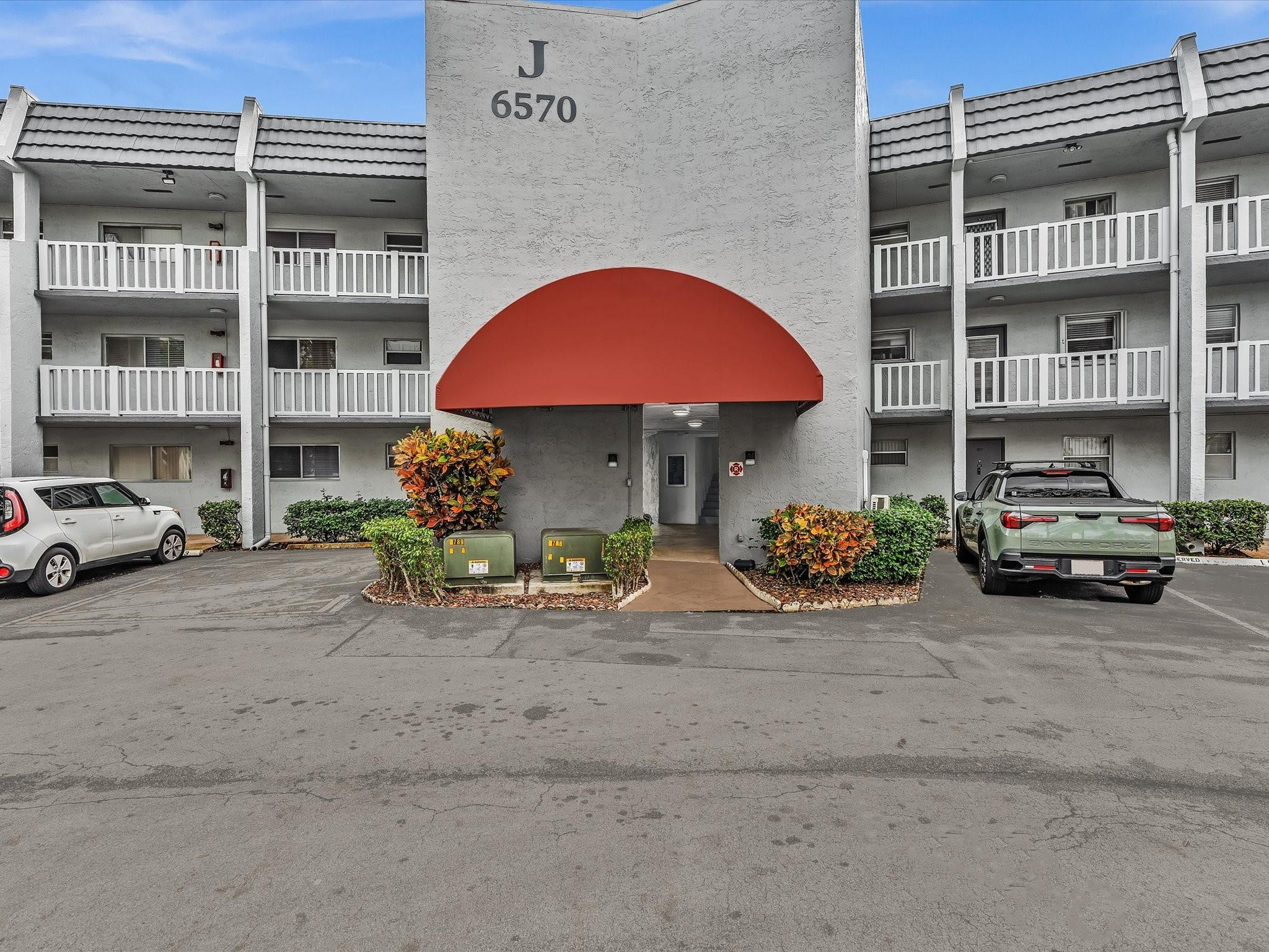 ROYAL PARK GARDENS I-J CONDO - Residential Lease