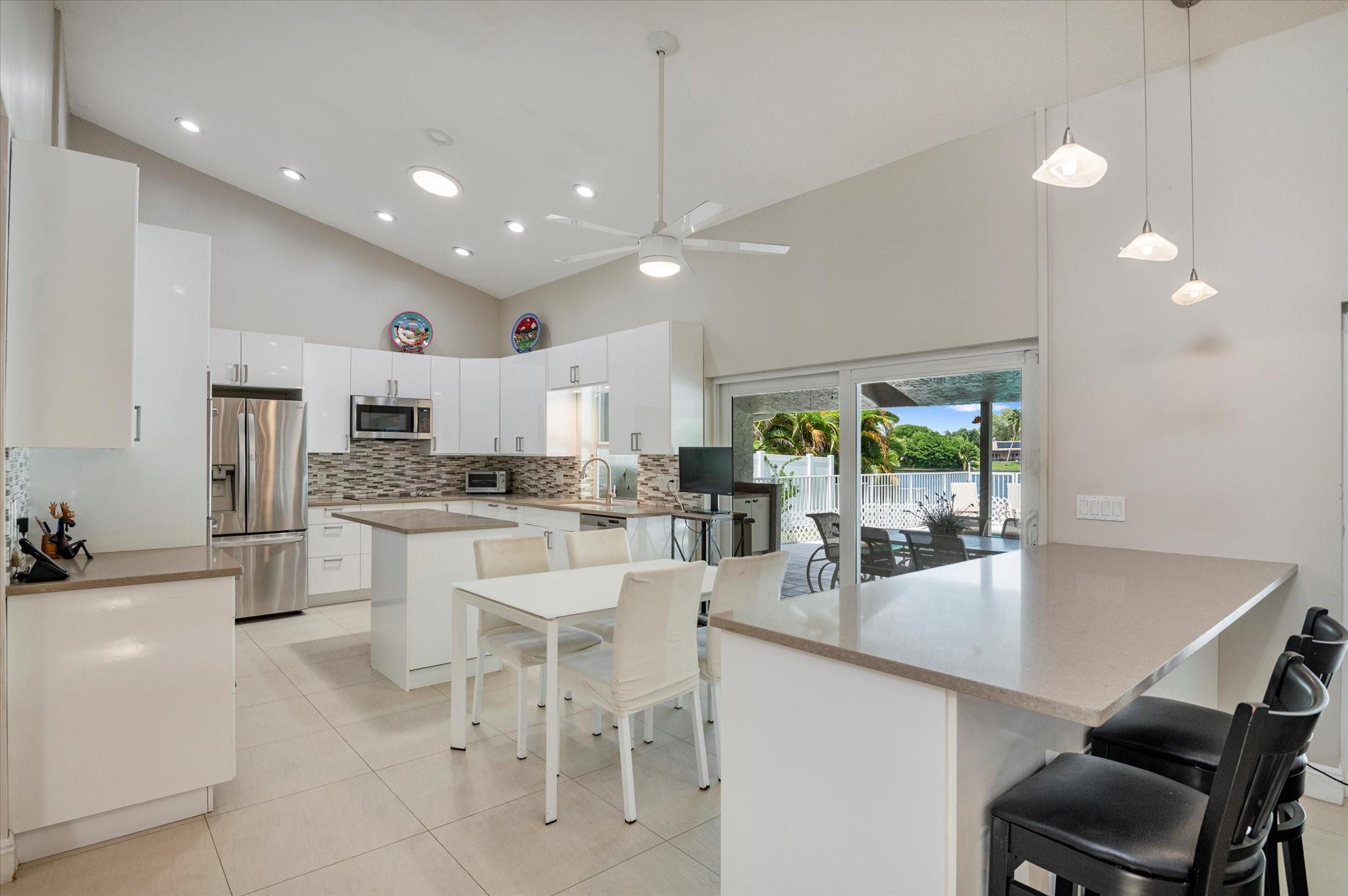 1024 NW 99th Ave, Plantation, FL, 33322/$895,000 4 1024 NW 99th Ave