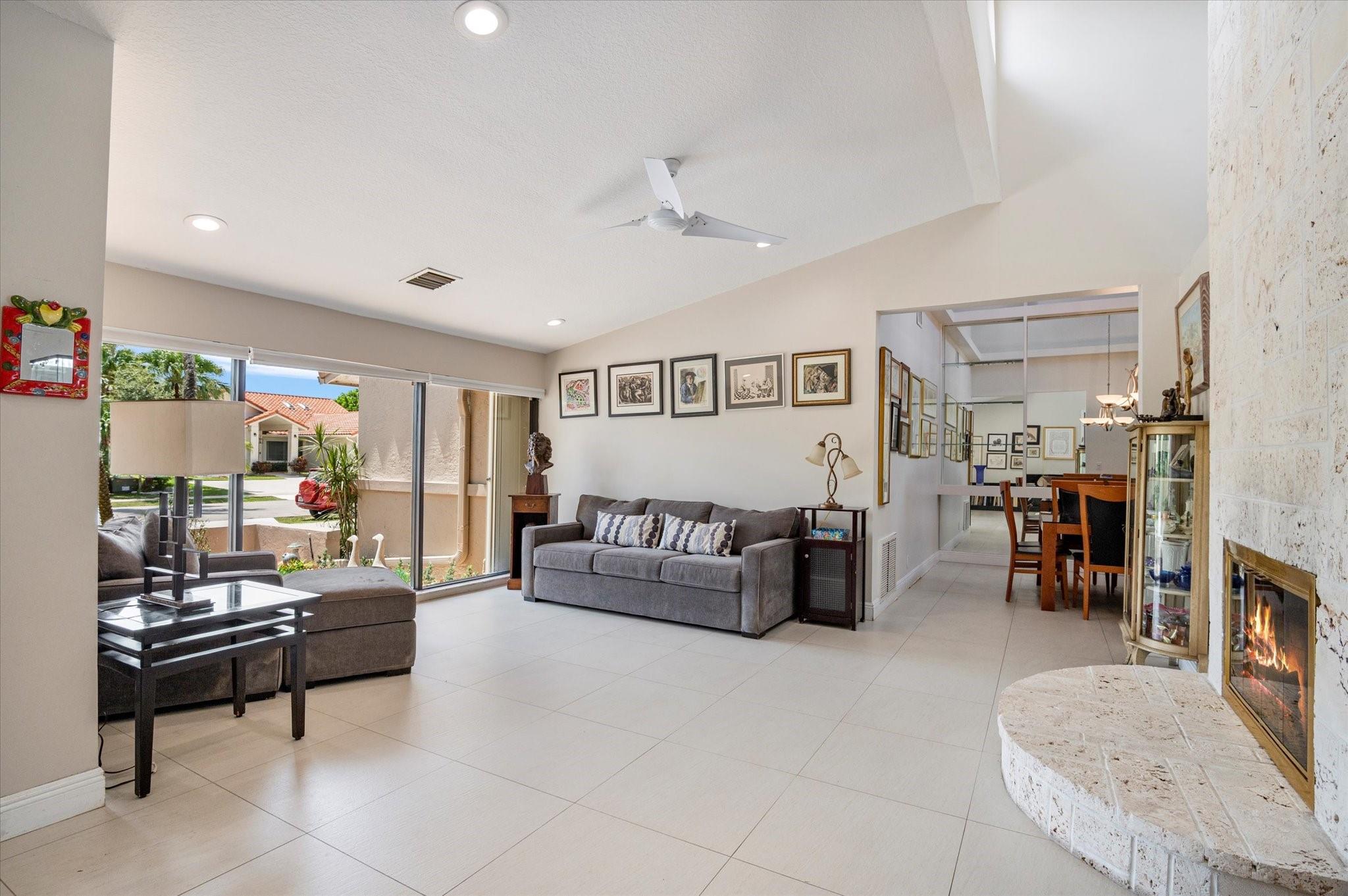 1024 NW 99th Ave, Plantation, FL, 33322/$895,000 3 1024 NW 99th Ave