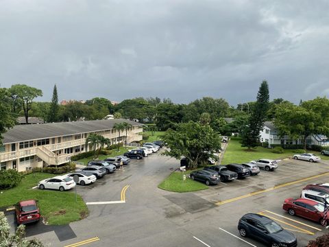 A home in Deerfield Beach