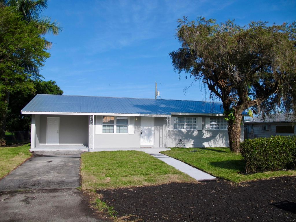 Photo of 156 N Greenstar Avenue, Pahokee, FL 33476 (MLS # R10976316)