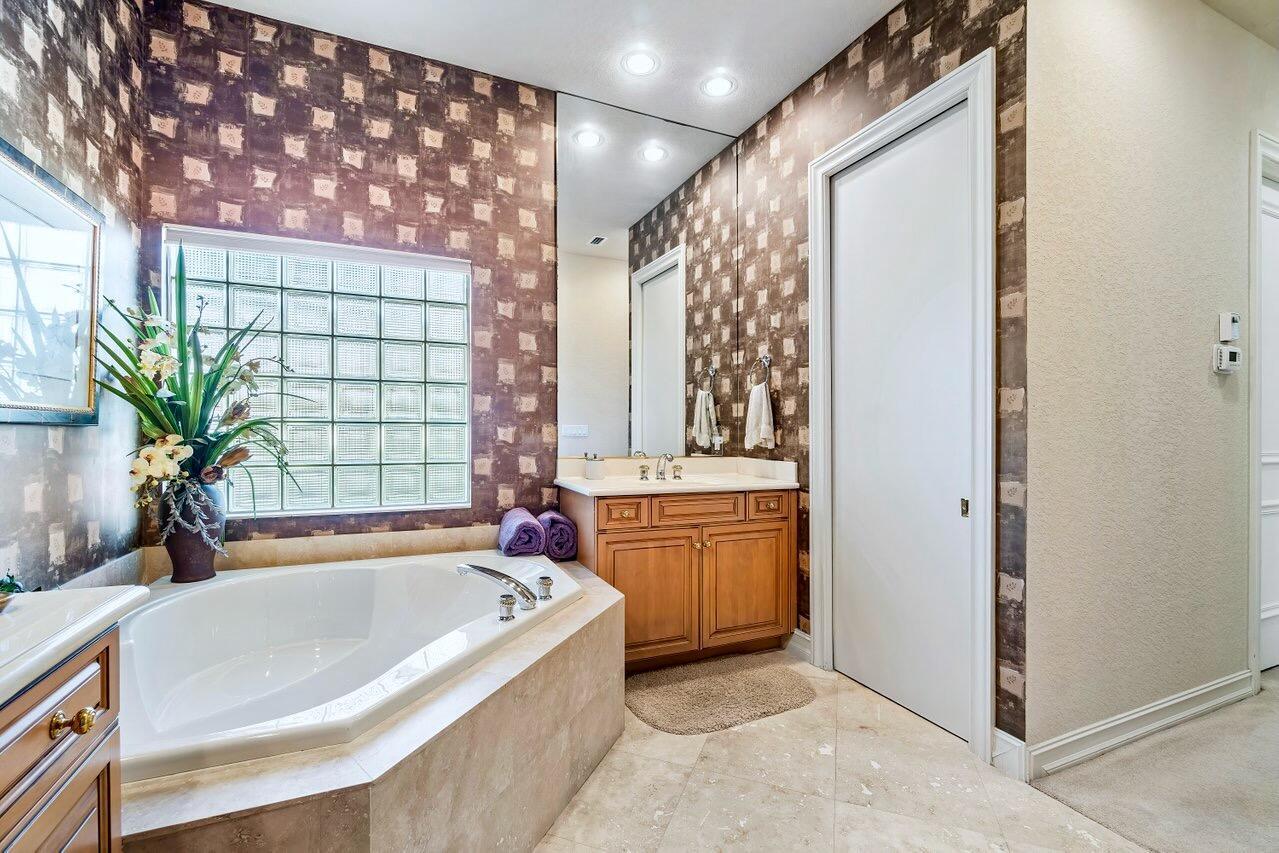 ISLES AT HUNTERS RUN - Residential