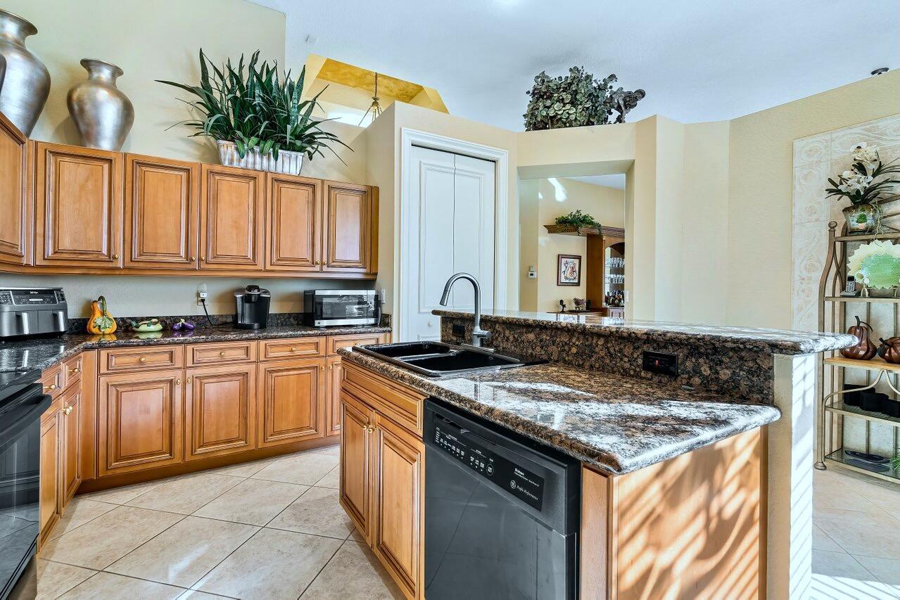 ISLES AT HUNTERS RUN - Residential