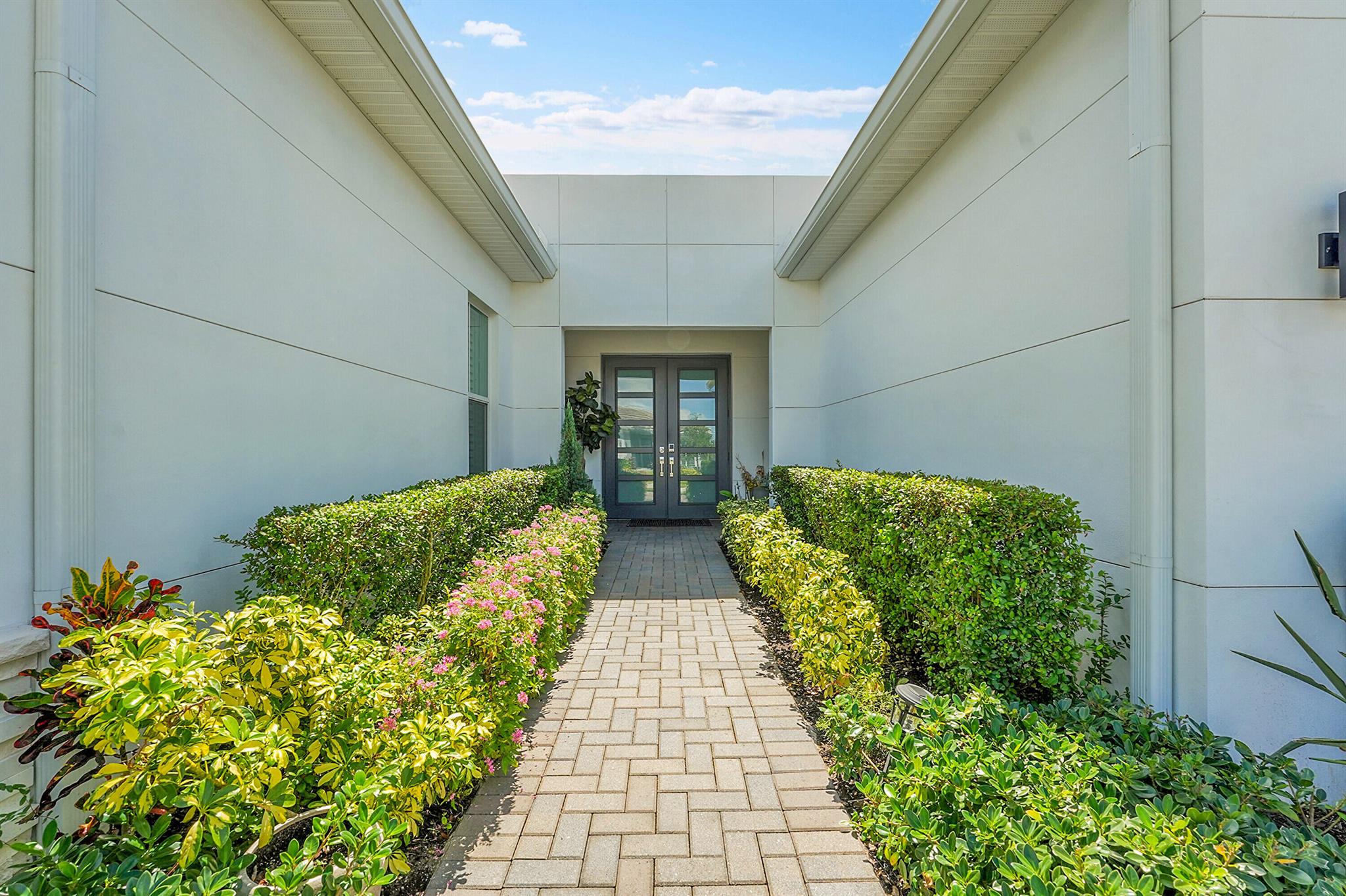 TELARO AT SOUTHERN GROVE - Residential