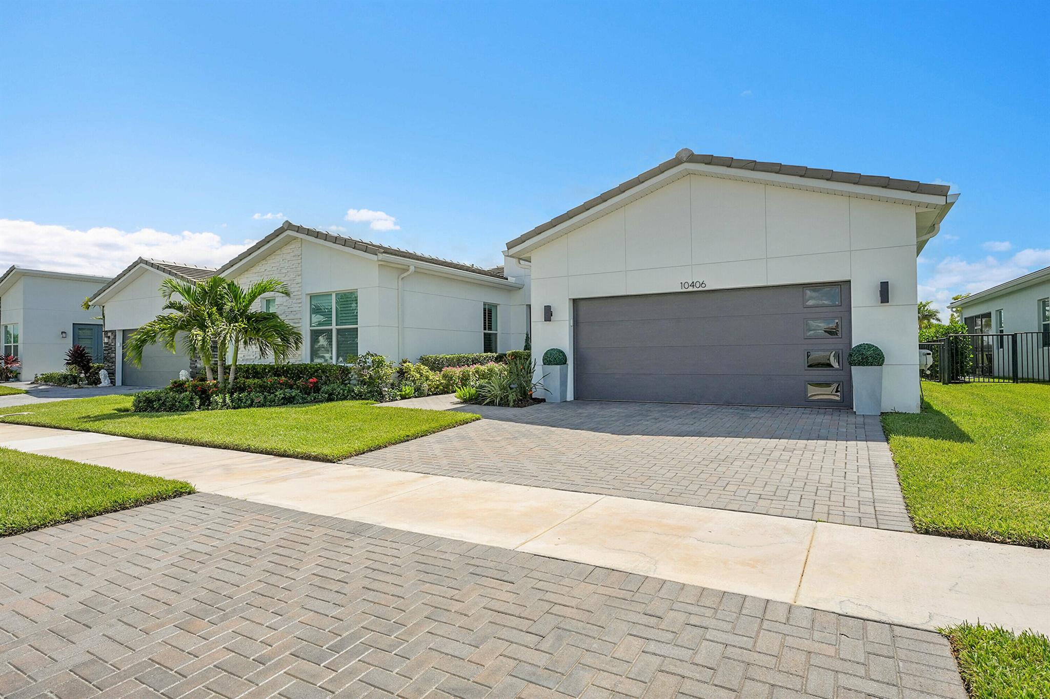 TELARO AT SOUTHERN GROVE - Residential
