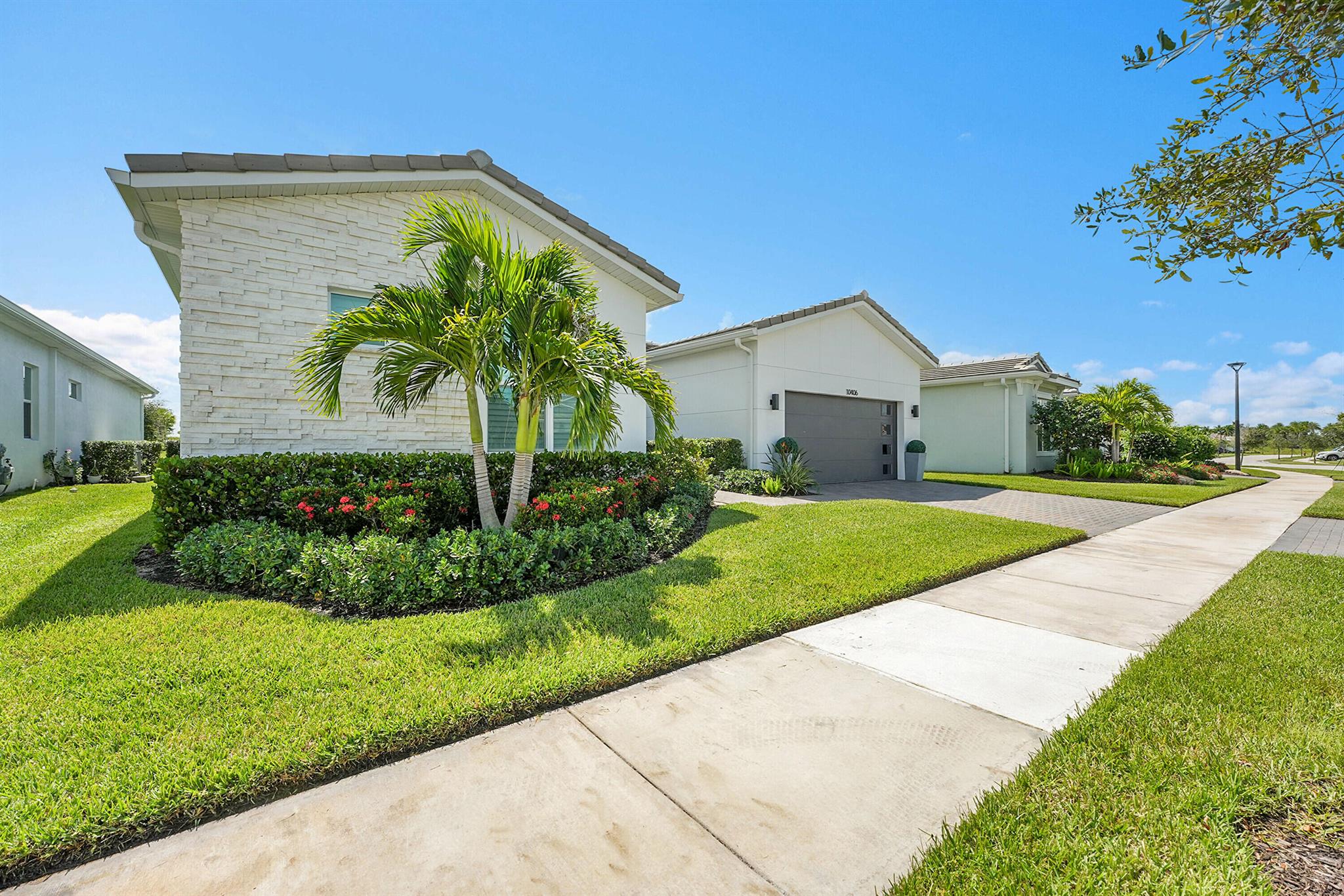 TELARO AT SOUTHERN GROVE - Residential