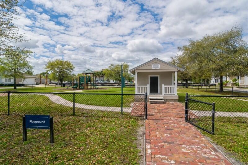 MAGNOLIA SQUARE - Residential Lease