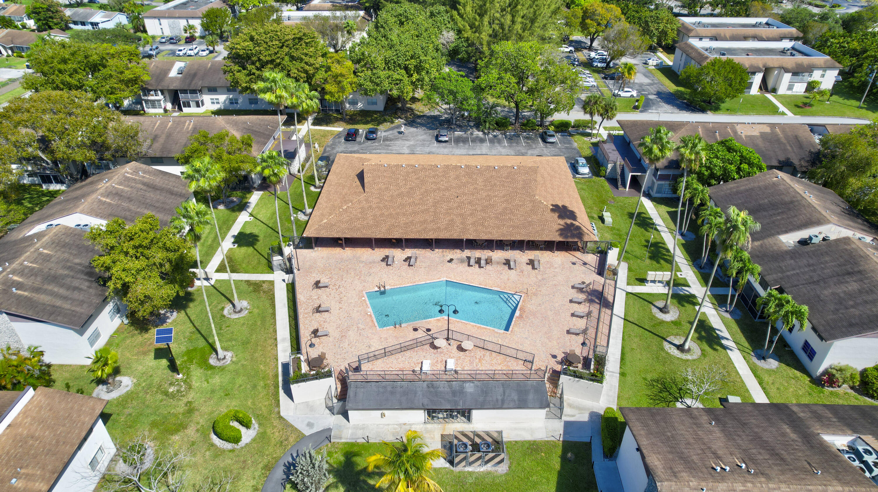 LAURELS AT MARGATE CONDO - Residential