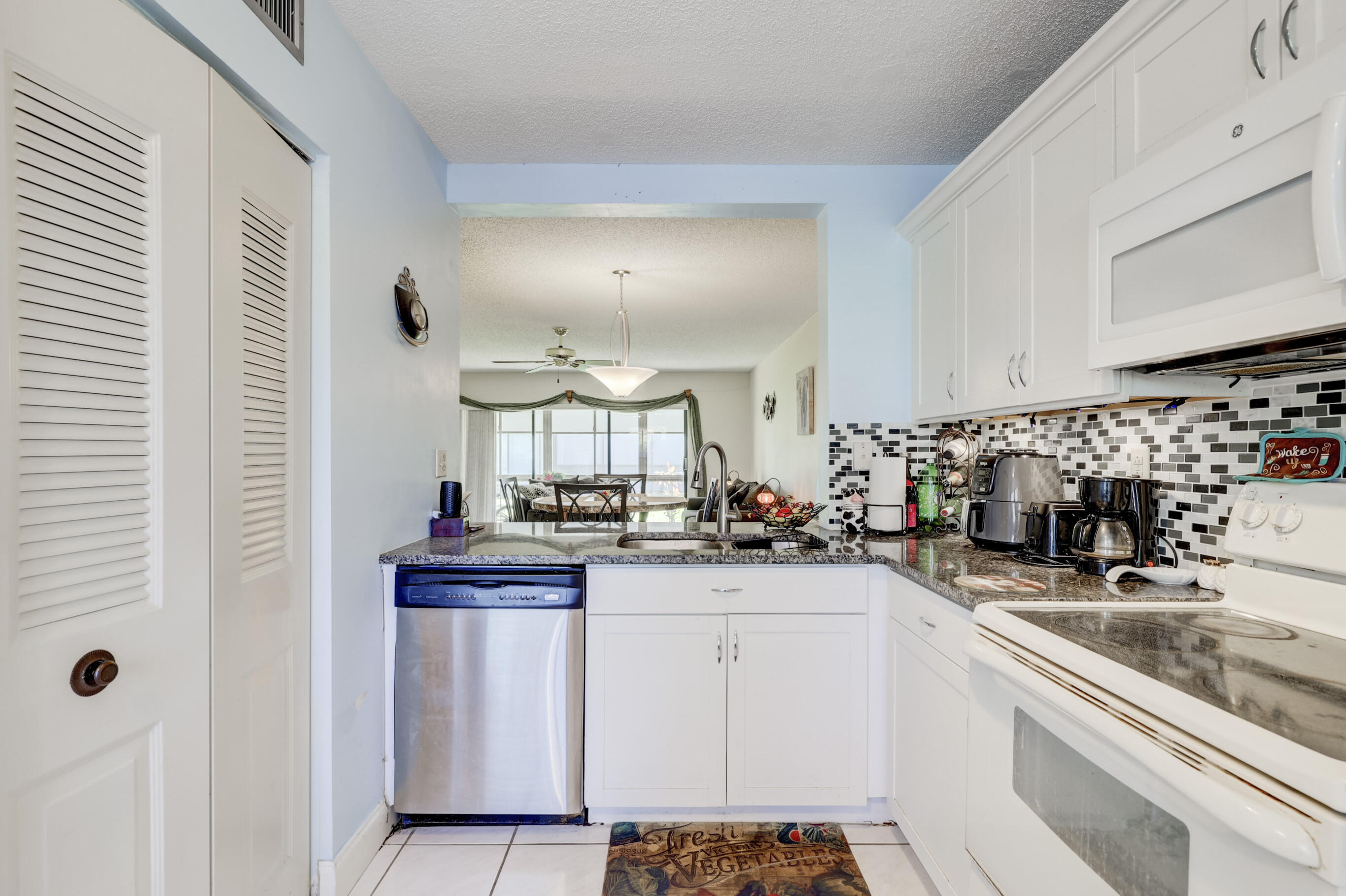 LAURELS AT MARGATE CONDO - Residential