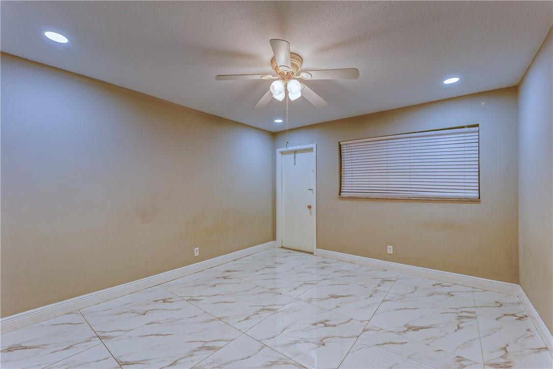 CRYSTAL LAKE - Residential