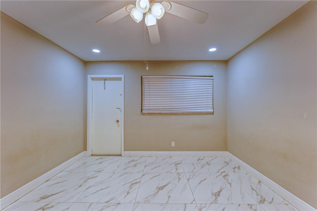 CRYSTAL LAKE - Residential