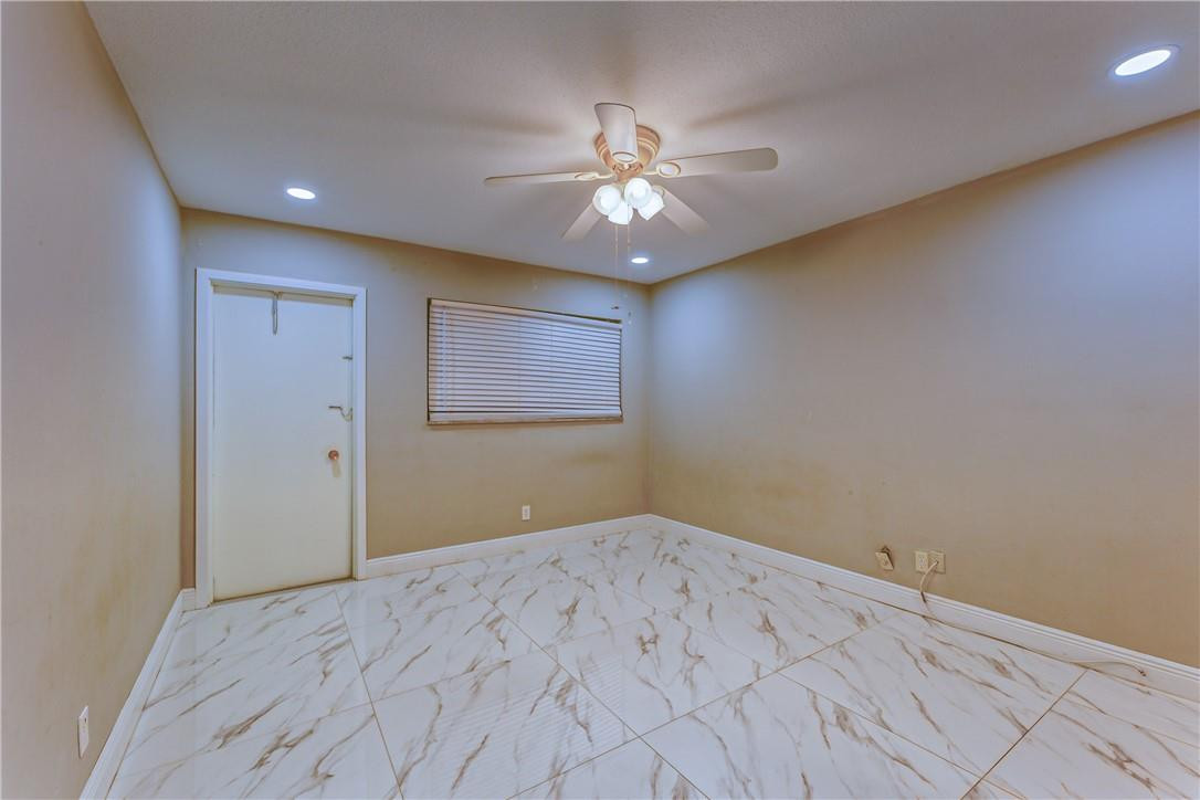 CRYSTAL LAKE - Residential