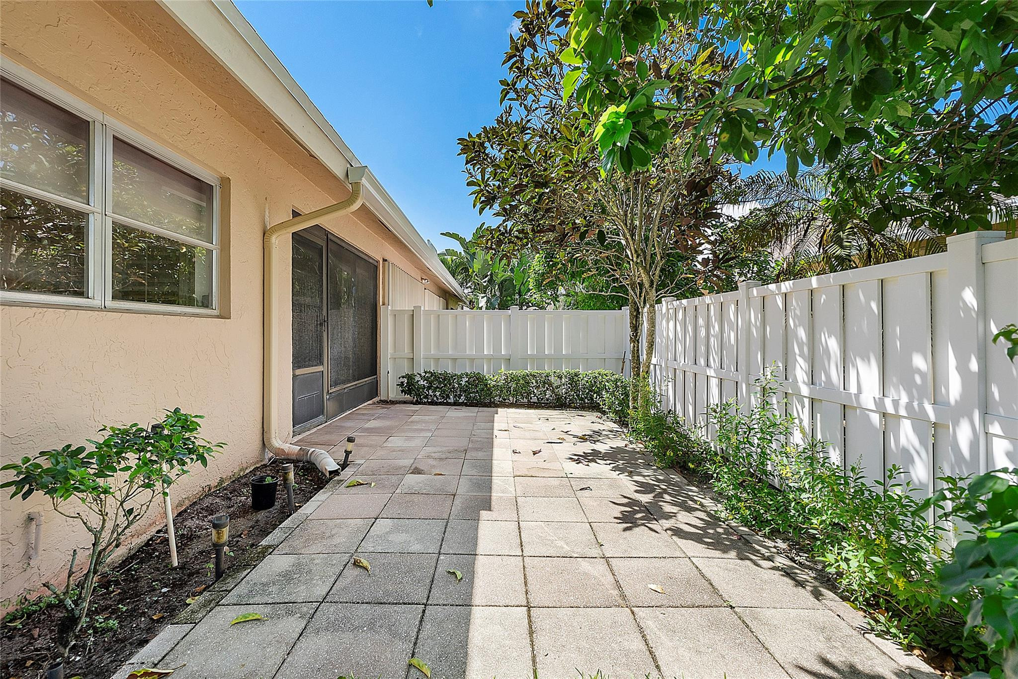 WHISPER WALK SEC C CONDO - Residential