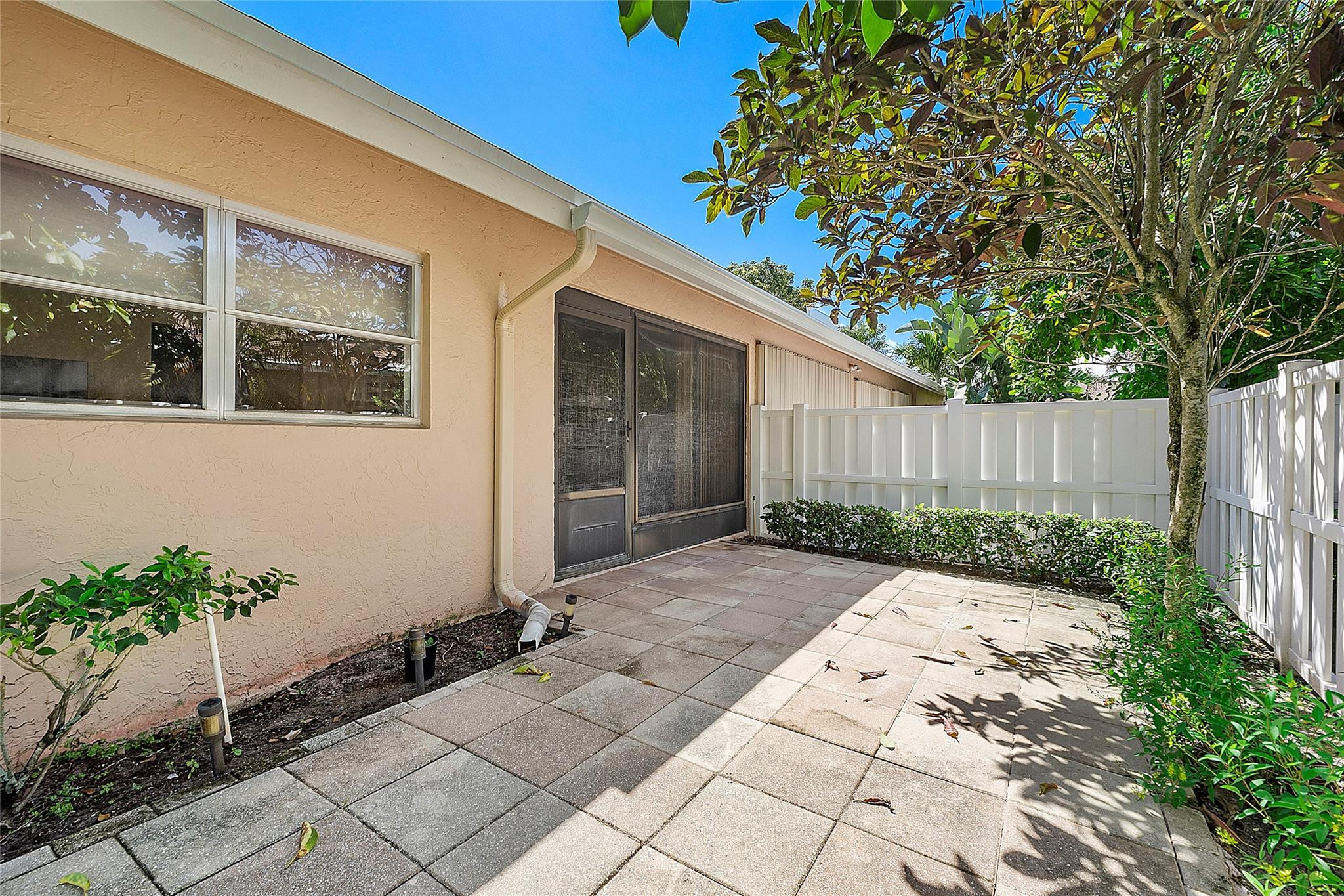 WHISPER WALK SEC C CONDO - Residential