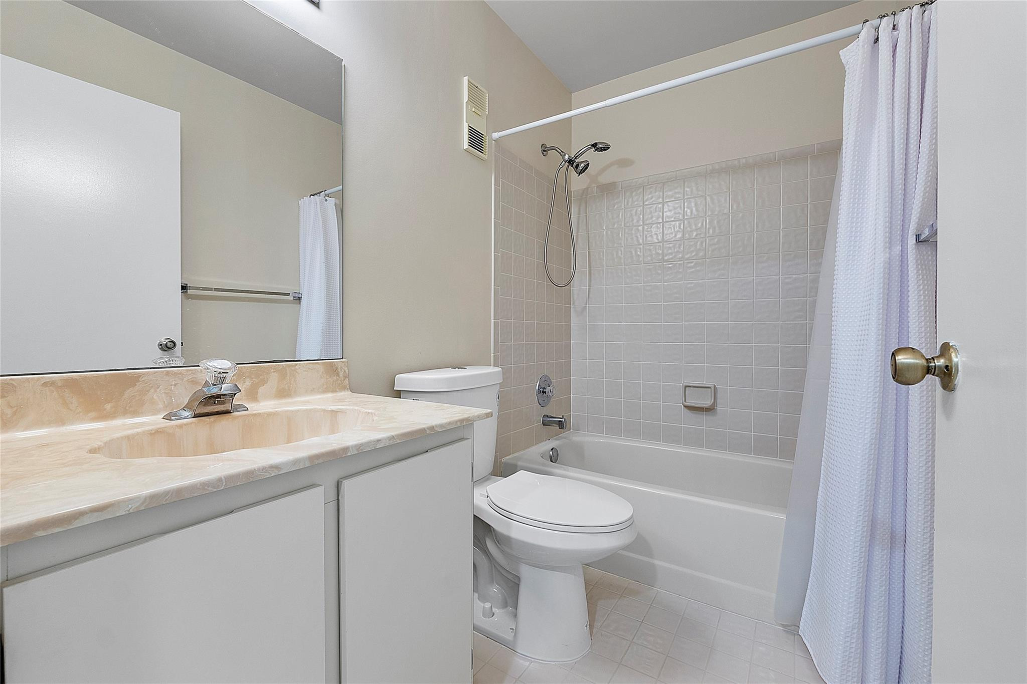 WHISPER WALK SEC C CONDO - Residential