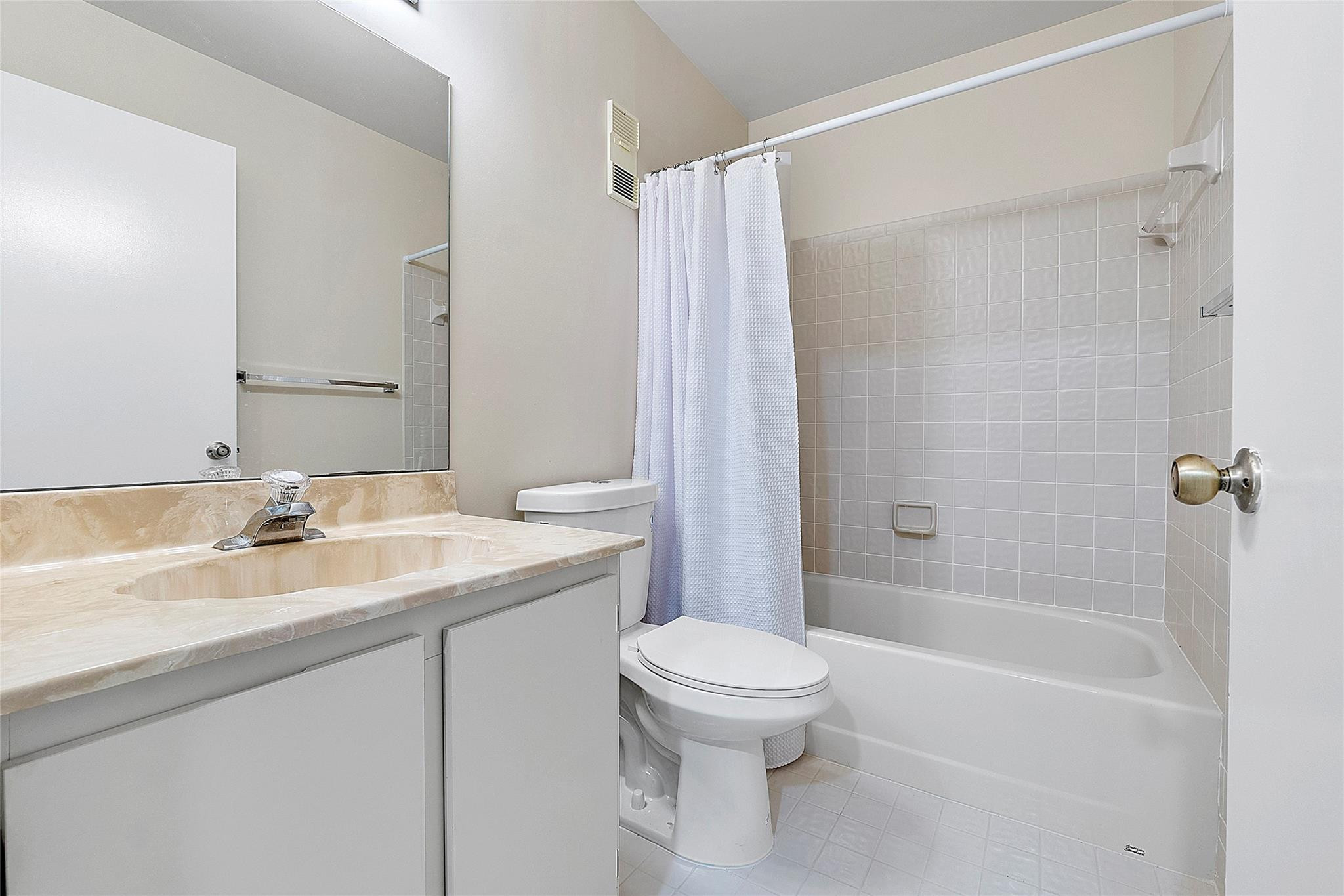 WHISPER WALK SEC C CONDO - Residential