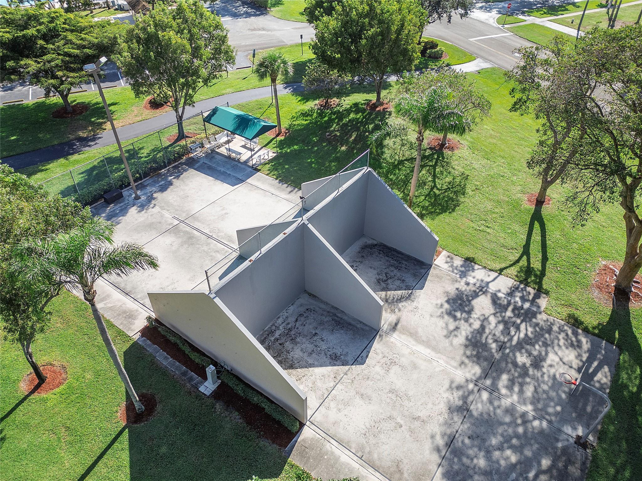 WHISPER WALK SEC C CONDO - Residential