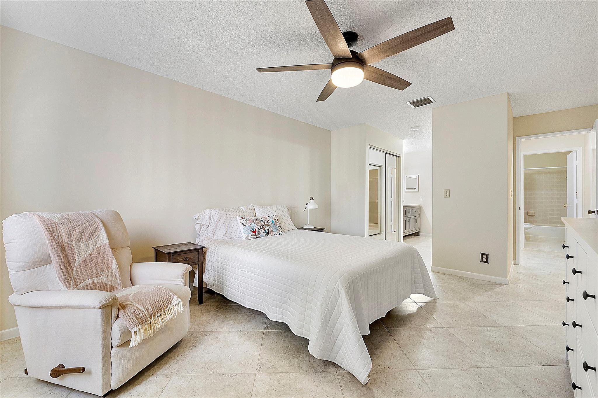 WHISPER WALK SEC C CONDO - Residential