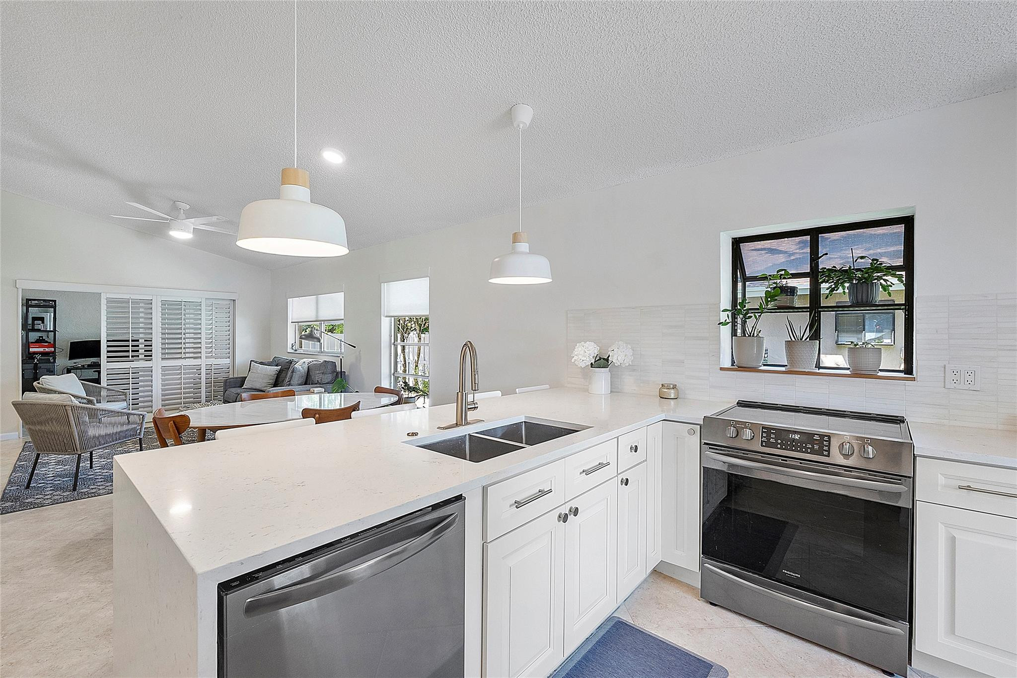 WHISPER WALK SEC C CONDO - Residential