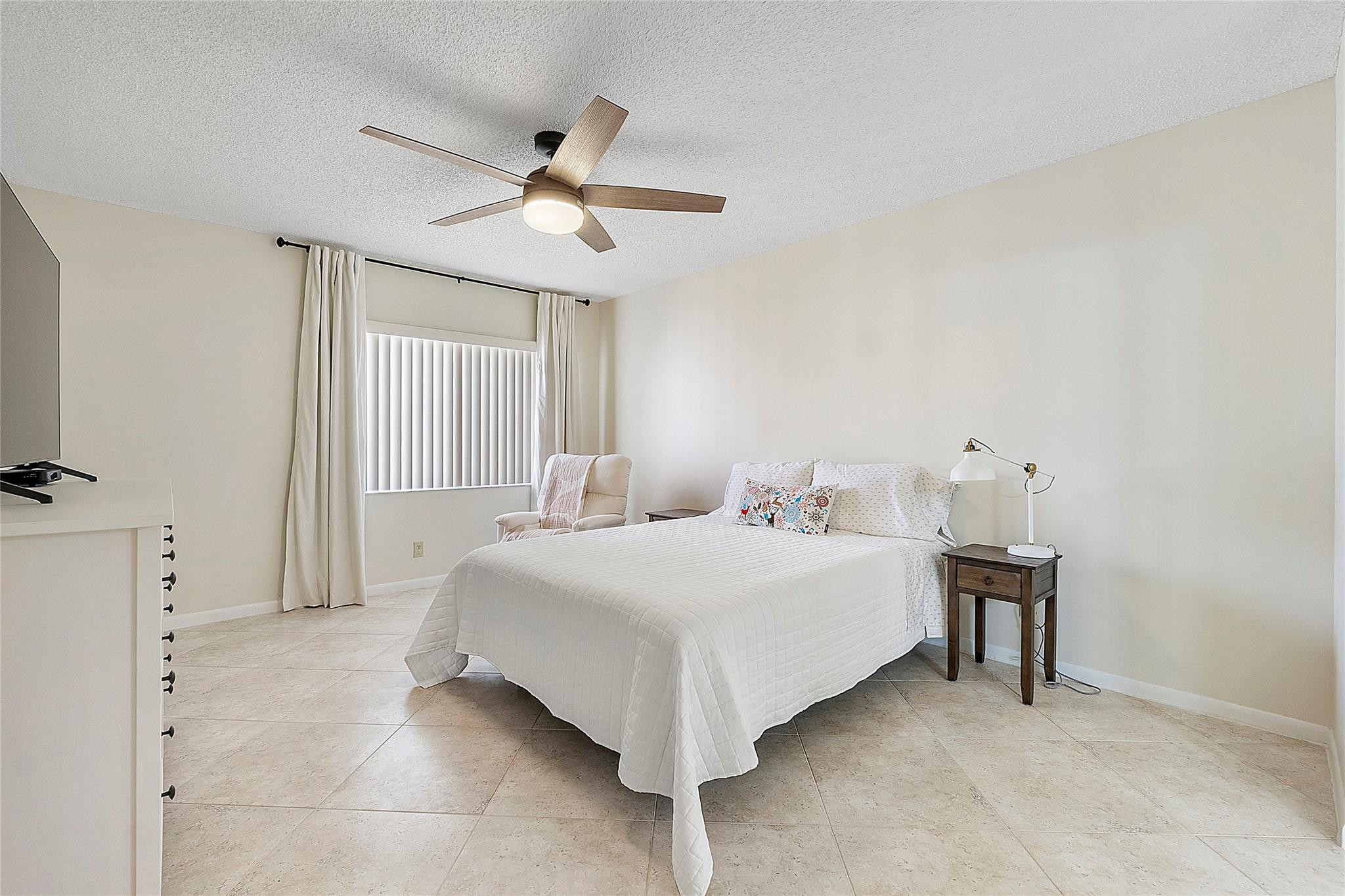 WHISPER WALK SEC C CONDO - Residential