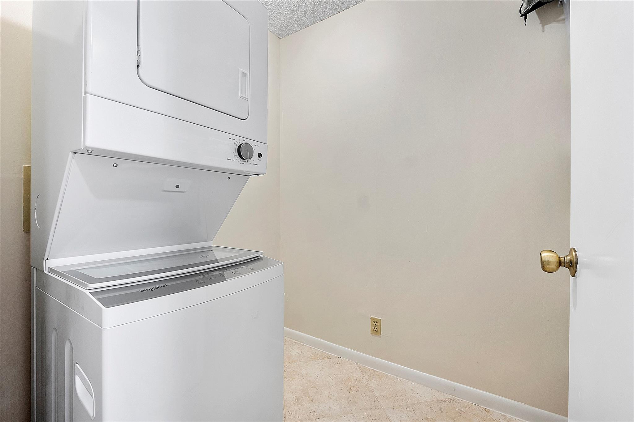 WHISPER WALK SEC C CONDO - Residential