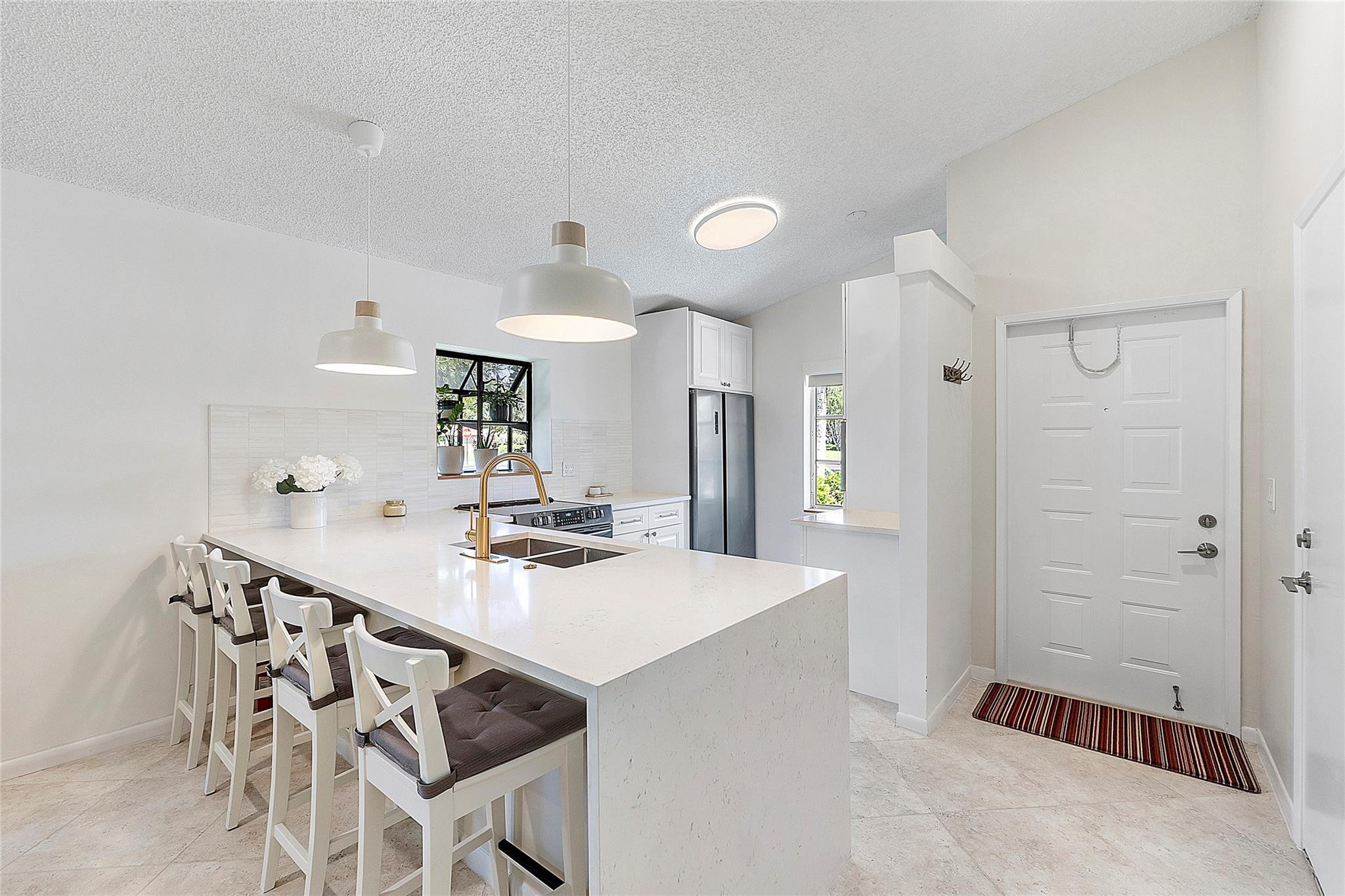 8230 Springtree Road, Boca Raton, FL, 33496/$355,000 4 8230 Springtree Road