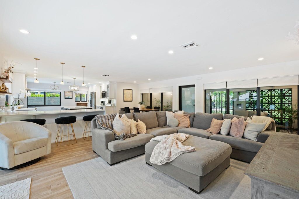 Photo of 410 SW 7th Way, Boca Raton, FL 33486 (MLS # R11001025)