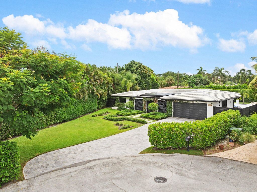 Photo of 410 SW 7th Way, Boca Raton, FL 33486 (MLS # R11001025)